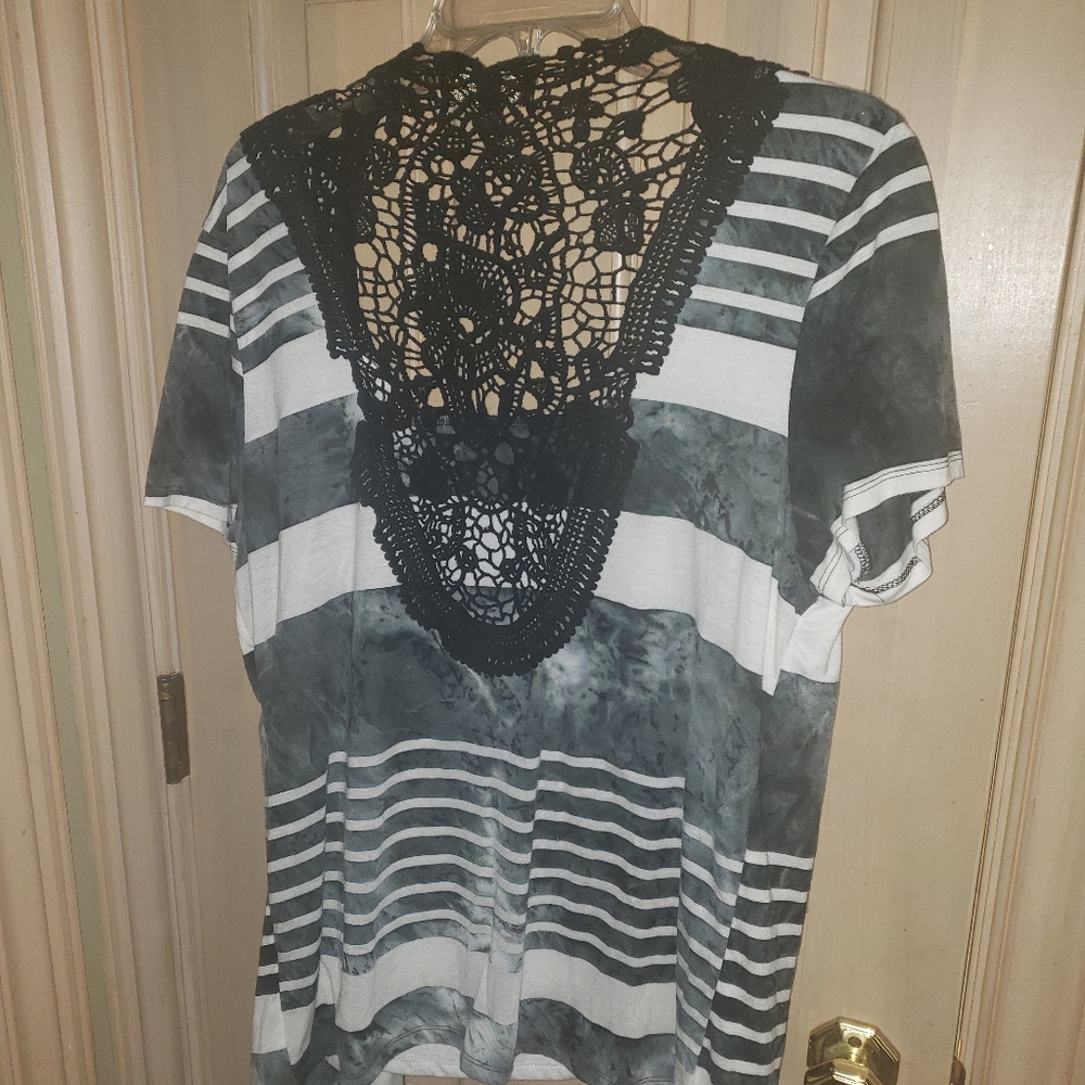 Plus sz 1X Absolutely Famous shirt Black and white Y2K